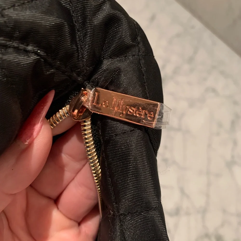 ❤️LE MYSTERE COSMETIC ZIPPERED CLUTCH❤️FLAWLESS!! NEVER USED! - Picture 5 of 5